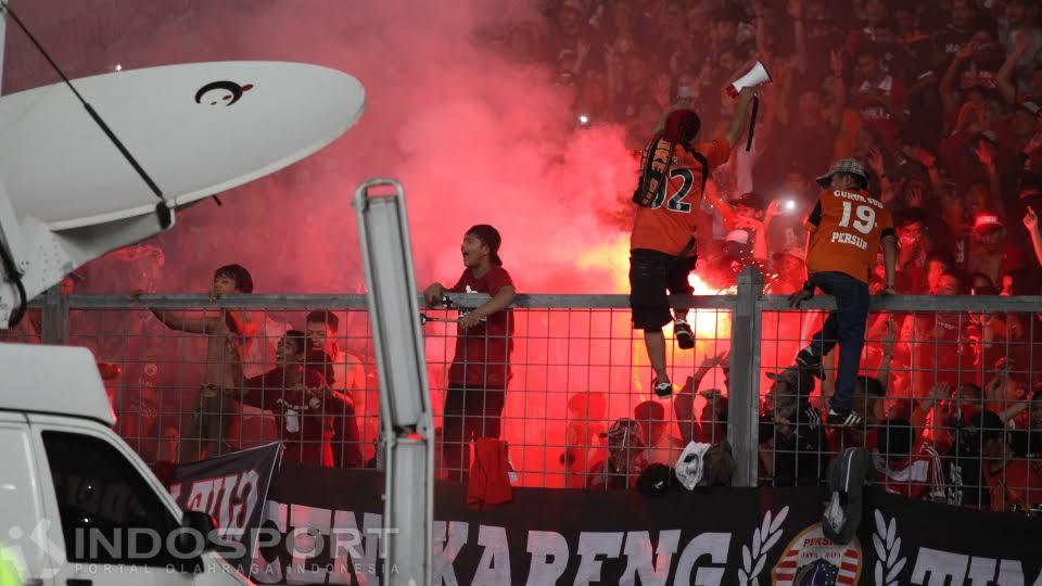 Persija Jakarta juga telah didenda puluhan juta akibat ulah suporternya.